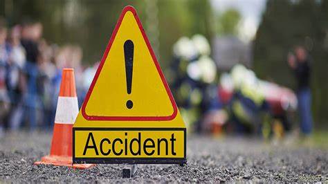 MP ACCIDENT: महाराष्ट्र से इंदौर आ रही बस और ट्रक की टक्कर, एक बुजुर्ग की मौत, 10 यात्री घायल