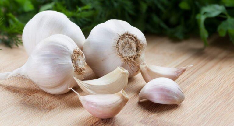 Garlic Price In Raipur: प्याज के बाद अब लहसुन ने भी कर ली रुलाने की पूरी तैयारी…