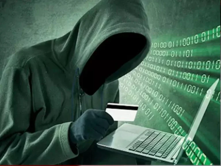 Cyber Fraud: सोशल मीडिया पोस्ट लाइक करते ही खाते से उड़ गए 20 लाख रुपये