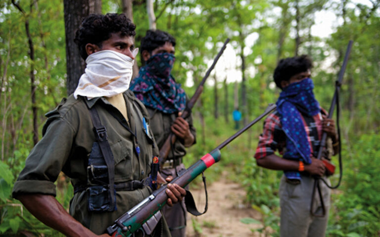 Naxal Encounter: जवानों और नक्सलियों के बीच मुठभेड़, तीन माओवादियों को मारे जानें की खबर