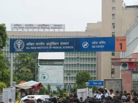 दिल्ली AIIMS ने पलटा छुट्टी का फैसला, राम मंदिर की प्राण-प्रतिष्ठा के दिन बंद नहीं होगा OPD