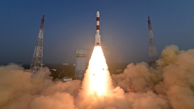 ISRO XPoSat Launch: नए साल के पहले दिन ISRO ने फिर रचा इतिहास, एक्सपोसैट मिशन लॉन्च, Black Hole का खोलेगा राज