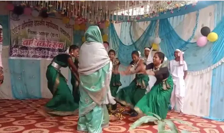 मुख्यमंत्री की पत्नी छत्तीसगढ़ी गाने पर थिरकी, देखें वीडियो