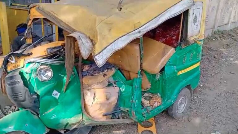 Tragic Accident: बेकाबू डंपर ने ऑटो को मारी टक्कर, महिला समेत 2 लोगों की मौत, ड्राइवर फरार