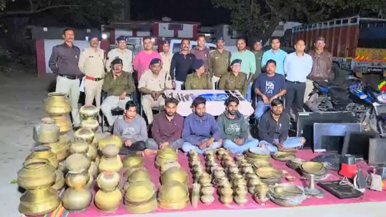 CG CRIME NEWS: पुलिस ने चोर गिरोह समेत खरीददार को धर दबोचा, भारी मात्रा में जब्त किए बर्तन और हथियार