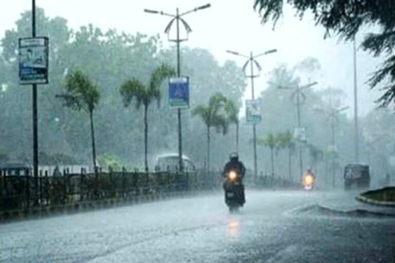 Weather Update: बेमौसम बारिश का कहर, अब तक 10 लोगों की मौत, 150 पशुओं की भी थमी सांसे