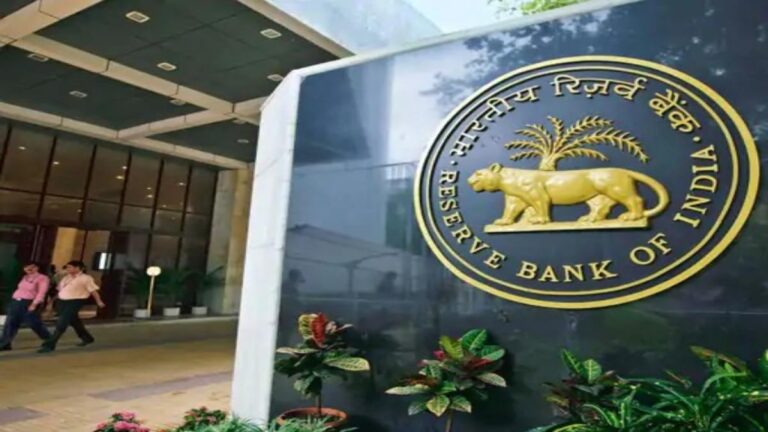ICICI पर ₹1 करोड़ तो Yes बैंक पर ₹90 लाख का जुर्माना…क्यों बड़े बैंकों पर चला RBI का चाबुक, क्या होगा खाताधारकों पर असर?