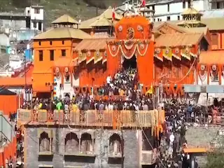 बद्रीनाथ धाम में तीर्थ यात्रियों पर बड़ी कार्रवाई, चार धाम यात्रा में आप भी न करें गलती वरना हो जाएगा पुलिस से सामना