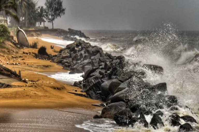 Cyclone Remal: चक्रवात रेमल ने इन राज्यों में मचाई तबाही, अब तक 36 लोगों ने गंवाई जान
