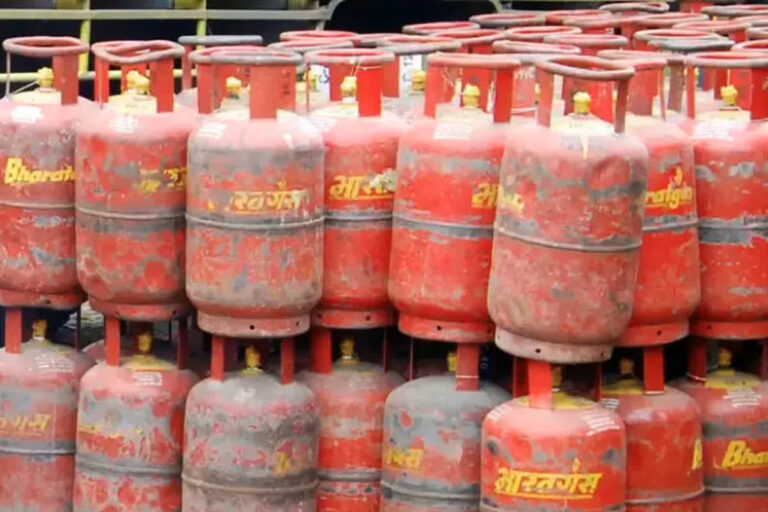 LPG Price Update : आम आदमी के लिए खुशखबरी, दो दिन बाद सस्ता हो सकता है गैस सिलेंडर! इन नियमों में भी होगा बदलाव