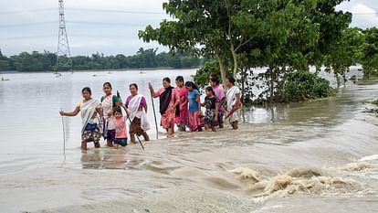 Assam: बाढ़ के कारण असम का हाल बेहाल, करीमगंज में दो लाख लोग प्रभावित, अब तक 36 की मौत