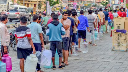 जहां पानी की बूंद-बूंद के लिए भटक रहे हैं लोग, वहां अब बढ़ने जा रहे हैं पानी के दाम!