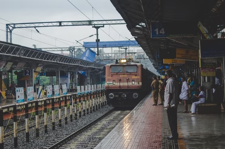 Indian Railways: लोकसभा में गूंजा सीनियर सिटीजन को रेल किराए में छूट का मुद्दा, रेल मंत्री ने दे दिया ऐसा जवाब