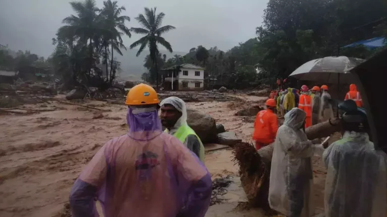 Kerala Landslide: वायनाड में भारी बारिश के कारण भूस्खलन, 43 की मौत, 70 लोग घायल, रेस्क्यू में जुटी NDRF