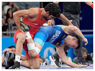 Paris Olympics Wrestling: अमन सहरावत सेमीफाइनल में, दूसरा राउंड खत्म होने से पहले जीत लिया मैच