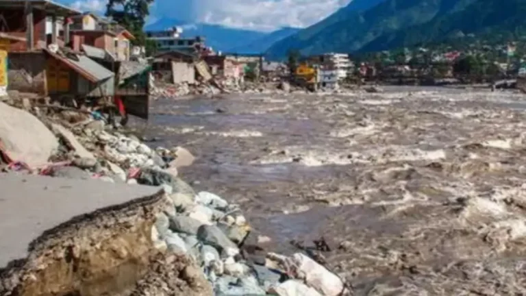 मंडी, शिमला और मनाली में बादल फटा, 1 की मौत, 20 लोग लापता, मलाना डैम का गेट टूटा