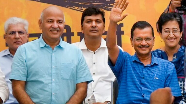 Arvind Kejriwal Resignation: सीएम अरविंद केजरीवाल ने दिया इस्तीफा, दिल्ली LG विनय सक्सेना ने किया स्वीकार