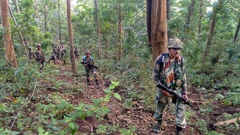 नक्सलियों के कोर एरिया बोत्तलंका इरापल्ली में घुसे जवानों को मिली सफलता, मुठभेड़ खत्म, सर्चिंग जारी…