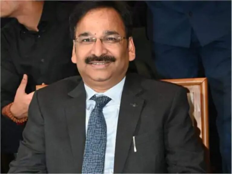 ED Raid in Jharkhand: विधानसभा चुनाव के बीच ED की ताबड़तोड़ कार्रवाई, IAS अधिकारी विनय चौबे समेत कई के ठिकानों पर एक साथ मारा छापा, छत्तीसगढ़ ईओडब्ल्यू ने दर्ज की थी FIR