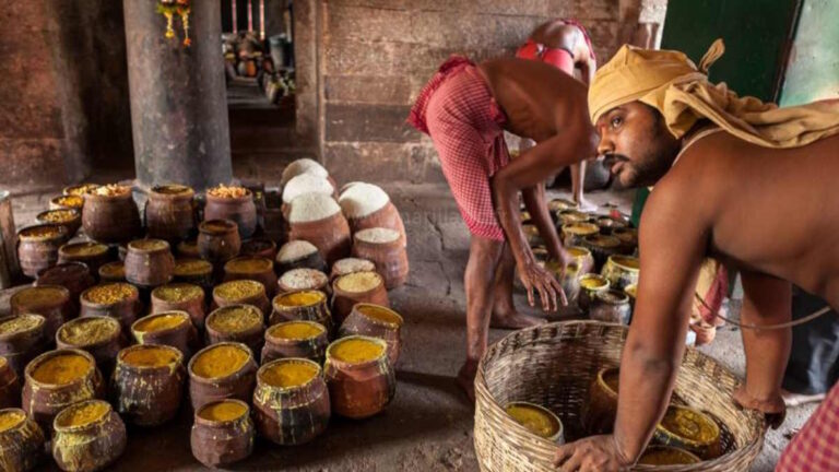 जगन्नाथ मंदिर के रसोइयों को नोटिस, लोहे के बर्तनों में महाप्रसाद पकाने पर लगाई रसोई में जाने पर रोक…