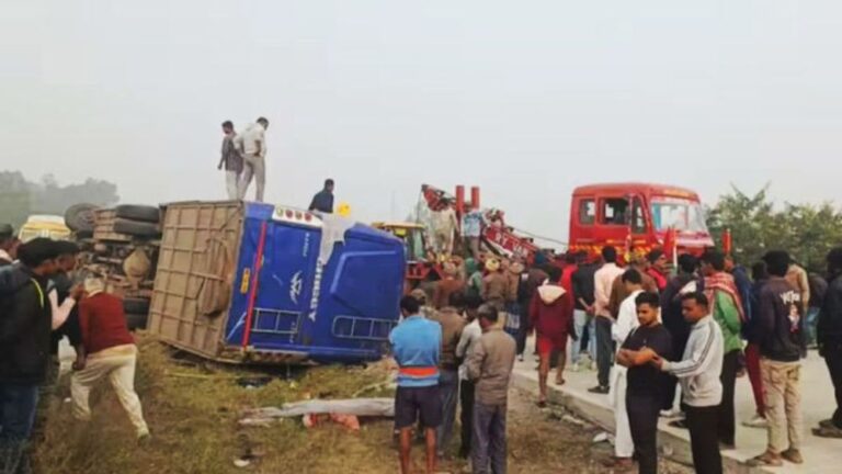 Jharkhand Bus Accident: झारखंड के हजारीबाग में भीषण सड़क हादसा, 7 लोगों की मौत, 20 से अधिक गंभीर रूप से घायल, कोलकाता से बिहार जा रही थी बस